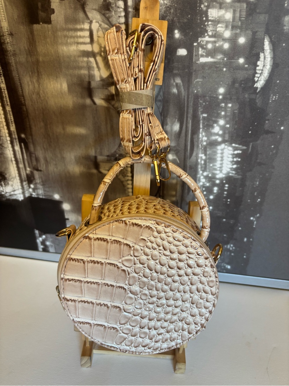 Y2K Cream Croc-Embossed Round Crossbody Bag